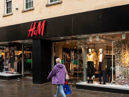 Защо Китай бойкотира H&M, Nike и други западни търговци