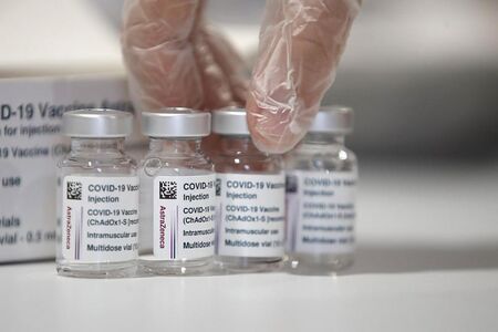 Над 16 000 дози от ваксината на AstraZeneca пристигнаха у нас