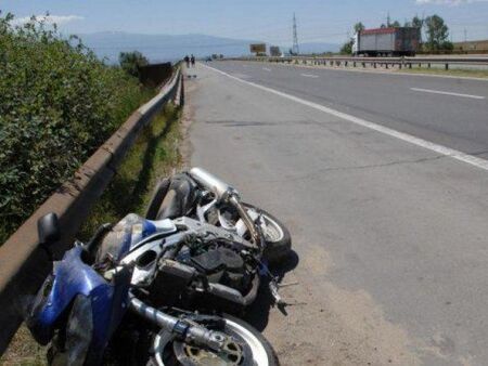 Пиян мотоциклетист се заби в БМВ на пътя Бургас - Сарафово