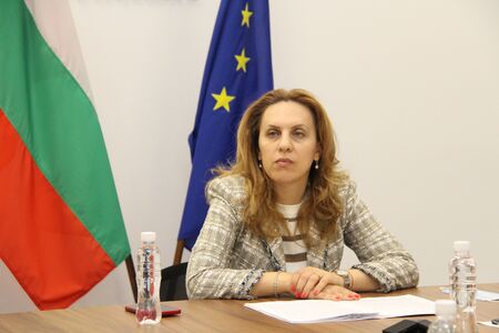 Вицепремиерът Марияна Николова: Полагаме всички усилия за запазване сигурността и здравето на туристите