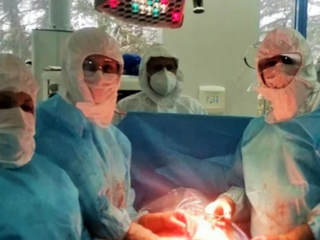 Пациентка с COVID-19 роди здраво бебе