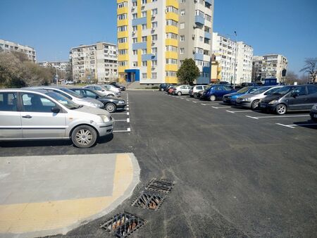 Това е нов паркинг със 75 места в жк "Изгрев", засаждат 20 дървета около него