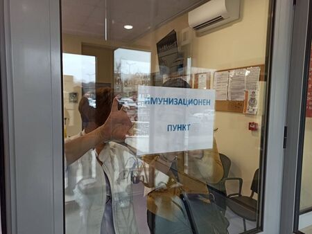 "Зелени коридори" за ваксинация на две места и в Бургас