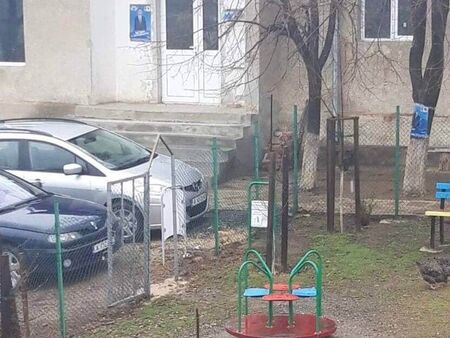 ГЕРБ сигнализира за непремахнати плакати до СИК в руенско село