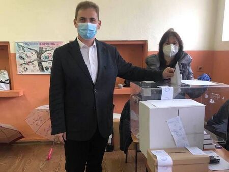 Севим Али: Гласувах за рестарт на държавността и просперитета на България