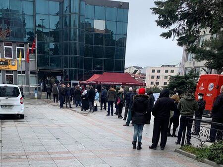 Вижте как гласуват в избирателните секции в Истанбул
