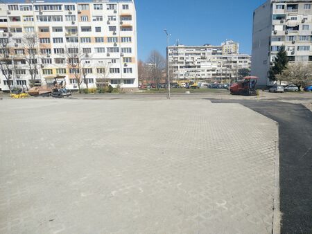 Обновяването на ул. „Петко Задгорски“ е на финал, готов е и паркингът до бл.9