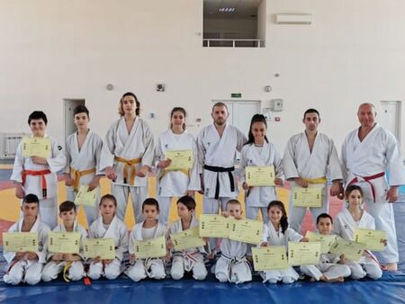 Децата от полицейския карате и джу джицу клуб в Бургас обраха медалите от световния шампионат