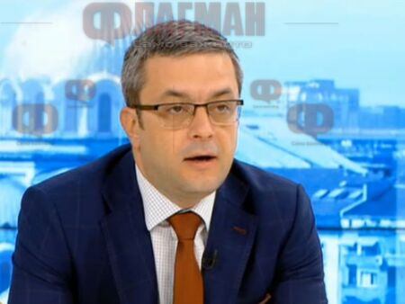 Тома Биков: Няма да има служебно правителство, президентът да събере ГЕРБ, БСП и Слави!