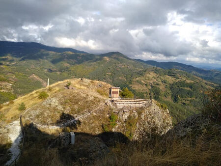Момчиловата крепост - да погледнеш Родопите отвисоко