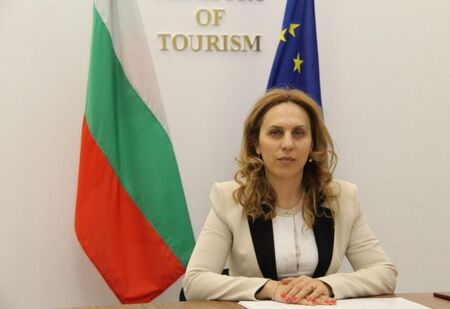 Марияна Николова получи благодарствен адрес от Обединение "Бъдеще за туризма"