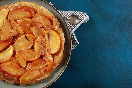Карамелизиран ябълков кейк - едно от най-вкусните кулинарни изкушения