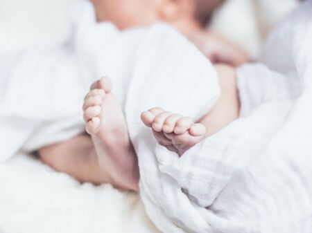 За година: Родиха се с 4% по-малко бебета, починалите с 15% повече