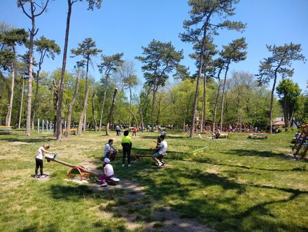 Бургас се готви за лятото: Окосиха и обезпаразитиха зелените площи в парковете