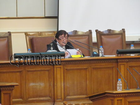 Мика Зайкова откри учредителното заседание на 45-ото Народно събрание