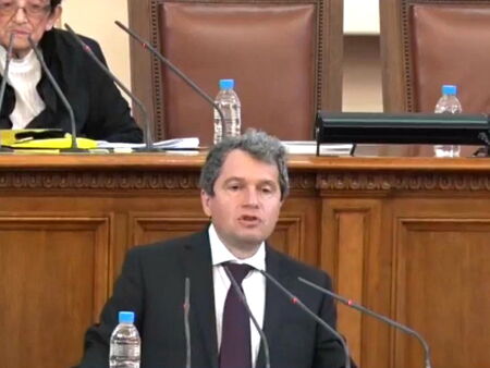 Заместникът на Слави: Този парламент едва ли ще изкара мандата си, трябва да променим изборните правила