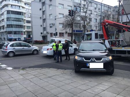 Сблъсък между Пежо и Митцубиши блокира ключово кръстовище в Бургас