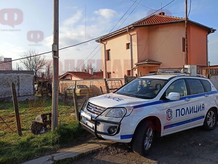 Полицаи тарашиха къщата на Божидар Станков от Българово, намериха трева в кутия от телефон