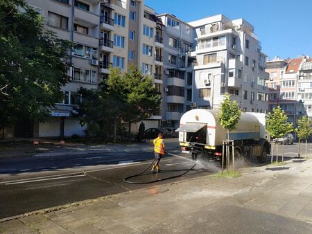 Започва масовото миене на улици в Бургас