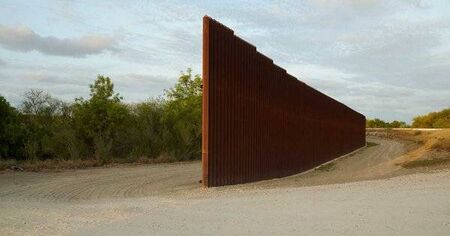 Пентагонът спря строежа на части от граничната стена с Мексико