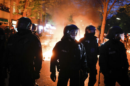 Напрежение в Германия, сблъсъци между протестиращи и полиция