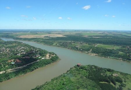 Тройната граница между Бразилия, Аржентина и Парагвай е единствена по рода си