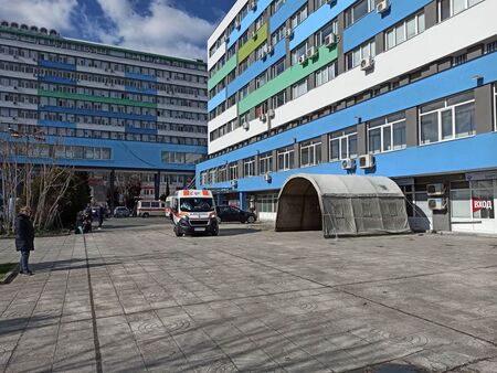Добра новина: Ковид пациентите в УМБАЛ-Бургас намаляват, поетапно възстановяват работата на отделенията