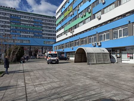 Добра новина: Ковид пациентите в УМБАЛ-Бургас намаляват, поетапно възстановяват работата на отделенията