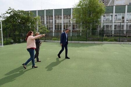 Продължава обновяването на спортните площадки в бургаските училища