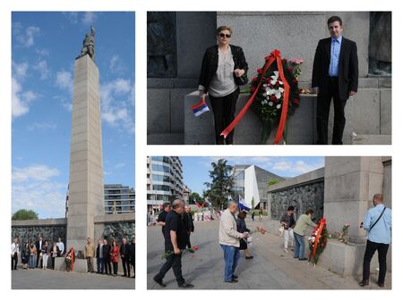 От БСП-Бургас поднесоха цветя на паметника на съветската армия за победата над хитлерофашизма