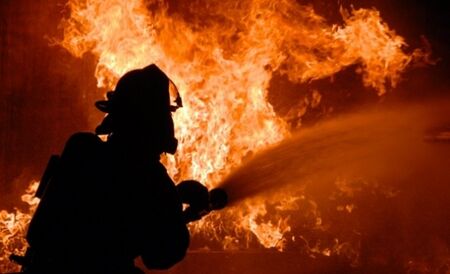 Опел изгоря като факла след катастрофа край Айтос, водачът се отърва по чудо