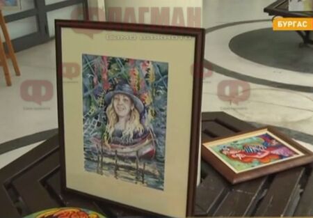 Откриват изложба с картини на Лора в Бургас, лекарите още се грижат за сина й