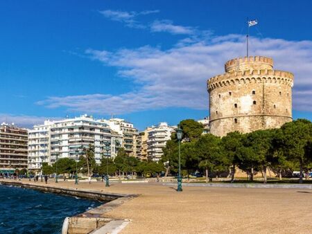 Гърция отвори за туристи, има опашка от коли на „Кулата”