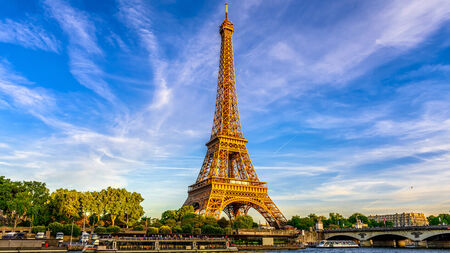 Франция разхлабва мерките, очаква туристи през юни