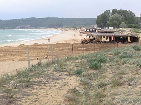 Нова проверка на плаж „Смокини-север“: Министерството на туризма не е издало разрешително за дискотека