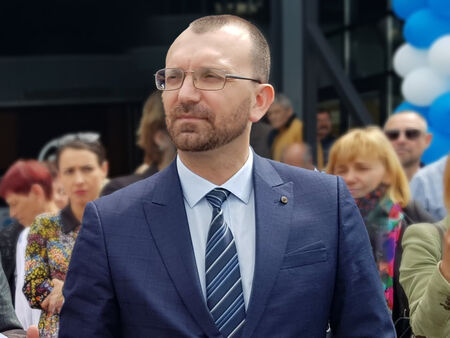 Областният управител на Бургас оспори пред съда решението за антикризисните мерки