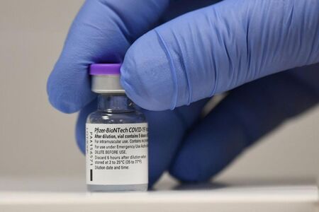 ЕК подписва трети договор с BioNTech-Pfizer за допълнителни 1,8 милиарда дози