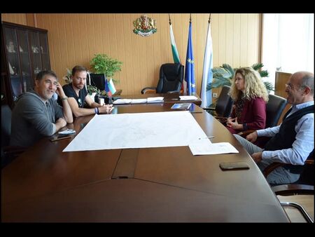 Ники Илиев и Башар Рахал на среща с кмета на Приморско Димитър Германов, вижте причината