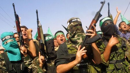 Хамас организира военен парад