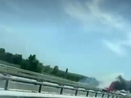 Кола избухна в пламъци на АМ "Тракия"