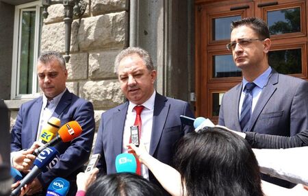"Българските патриоти" се регистрираха в ЦИК за изборите на 11 юли