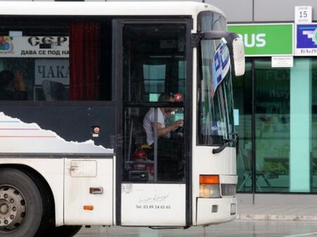 Цял автобус с българи, прибиращи се от Гърция, под карантина