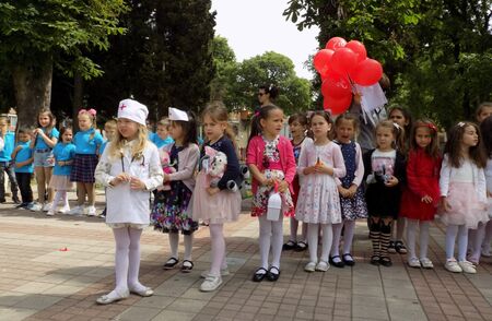 Деца от Поморие поздравиха медиците за Деня на спешната помощ