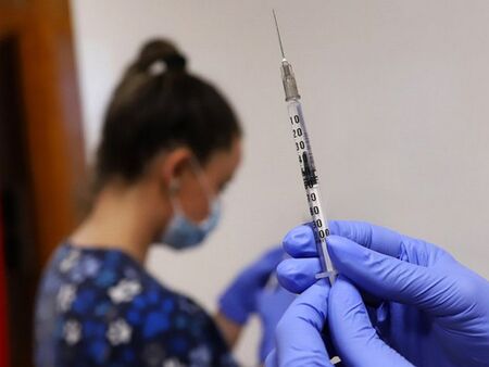 Германия започва ваксинацията на деца и младежи