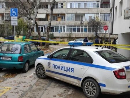 Мъж стреля във входа на блок в София