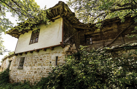 В Историческия музей в Бургас гостува изложбата  "Строителните занаяти на Стара планина"
