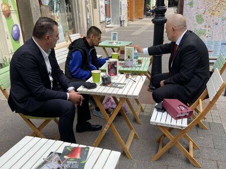 Главният прокурор Иван Гешев сниман да пие кафе с Митко от Пловдив
