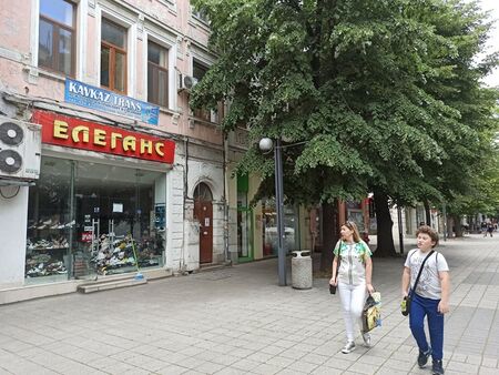 Мъртвата "Александровска" или защо южната част на градското ларго в Бургас загива