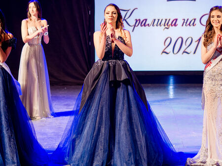 Вижте откритието на „Кралица на Бургас 2021“ – многостранния талант Мила Кожухарова