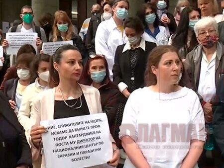 Колегите на проф. Кантарджиев на протест, настояват правителството да го върне на работа